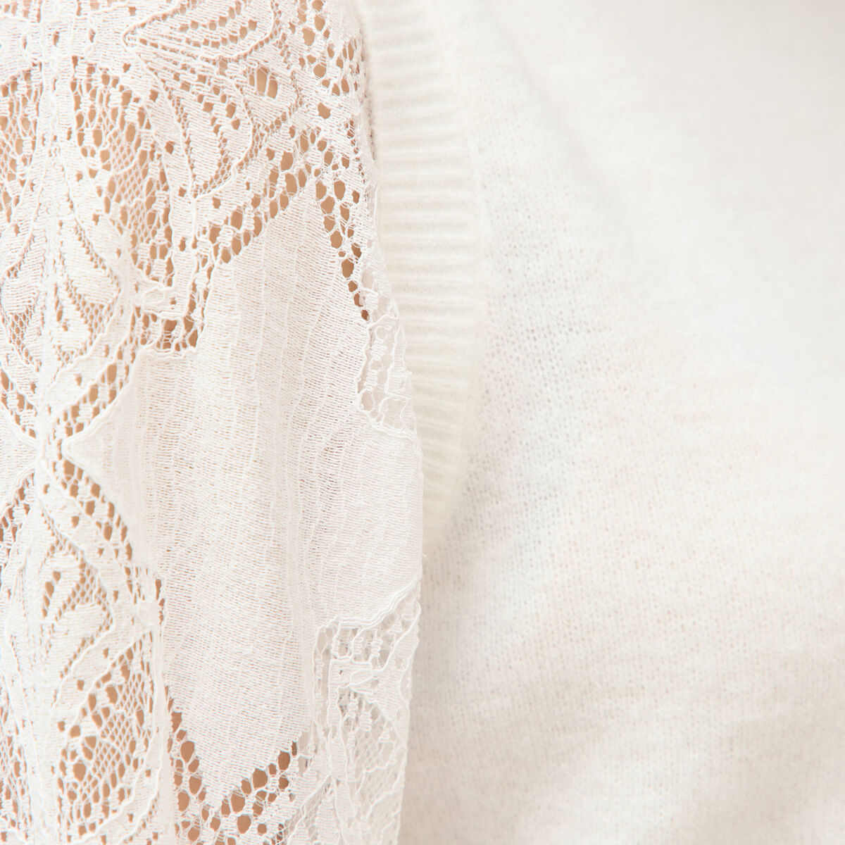 Pull droit col &agrave; volants manches longues ecru femme