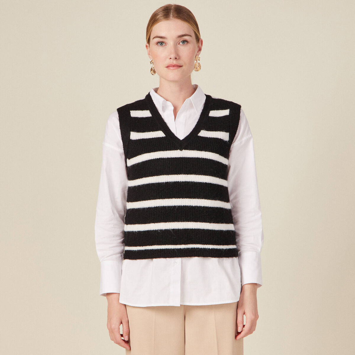 Pull droit court sans manches col v noir femme