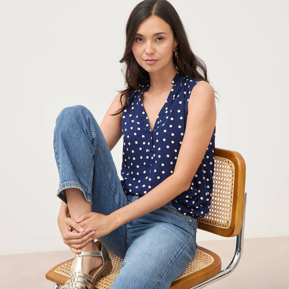 Top sans manches col v fluide bleu femme