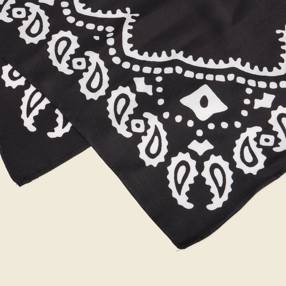 Foulard noir femme