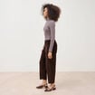 Pantalon taille haute velours resserr&eacute; marron femme