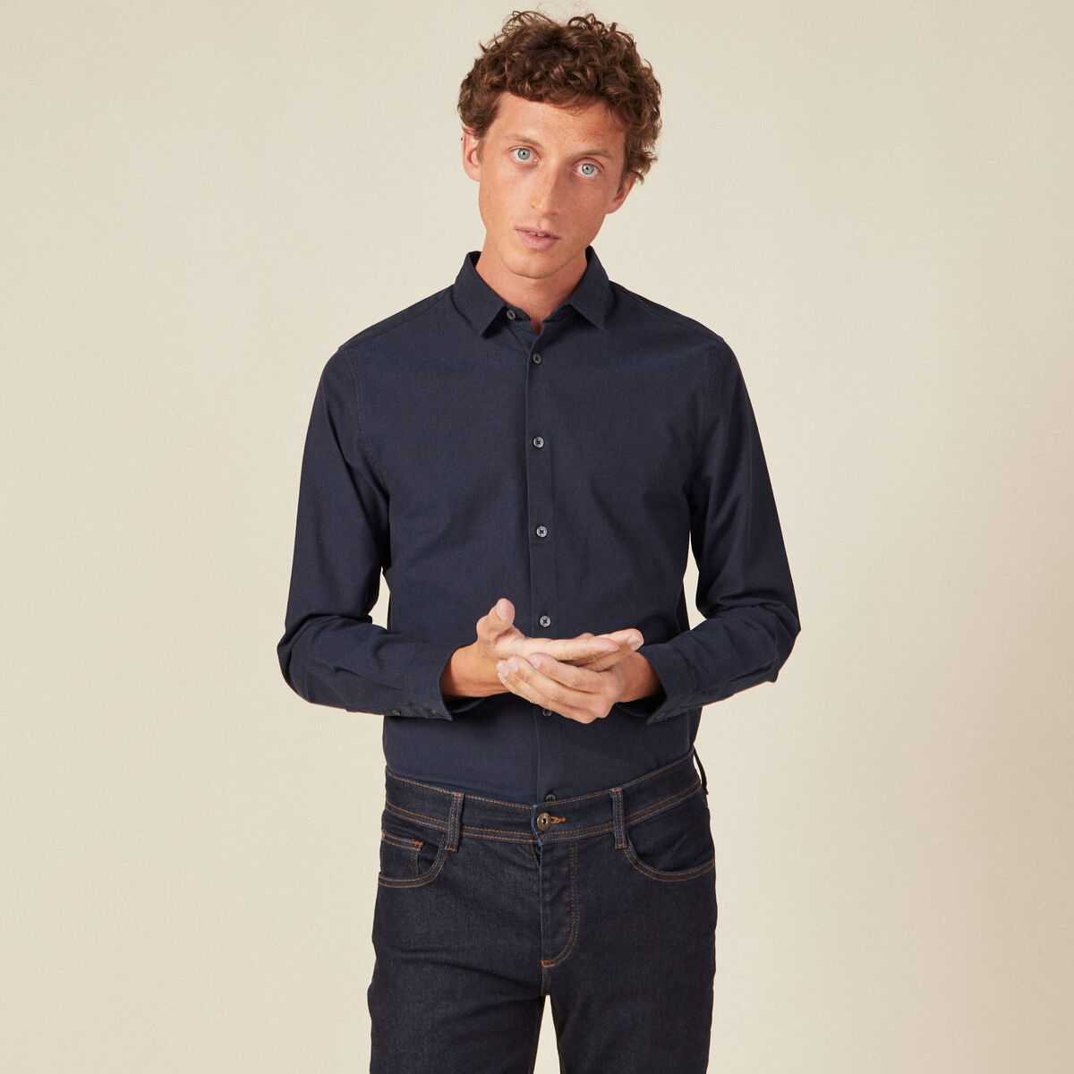 Chemise cintr&eacute;e manches longues bleu fonc&eacute; homme