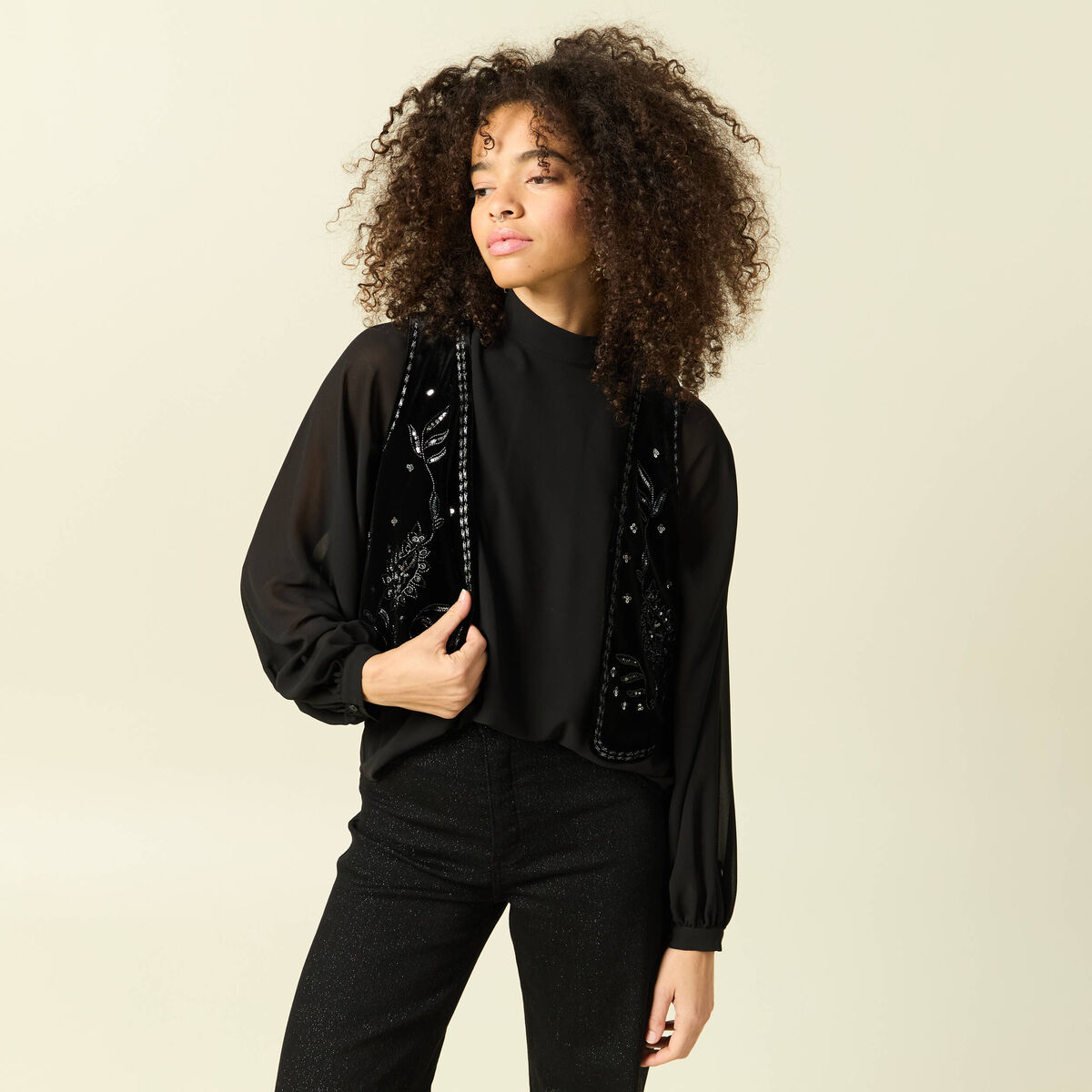 Veston court droit en velours noir femme