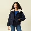 Manteau droit court col classique bleu fonc&eacute; femme