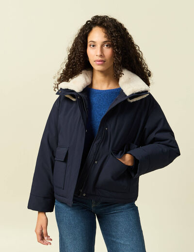 Manteau droit court col classique bleu fonc&eacute; femme