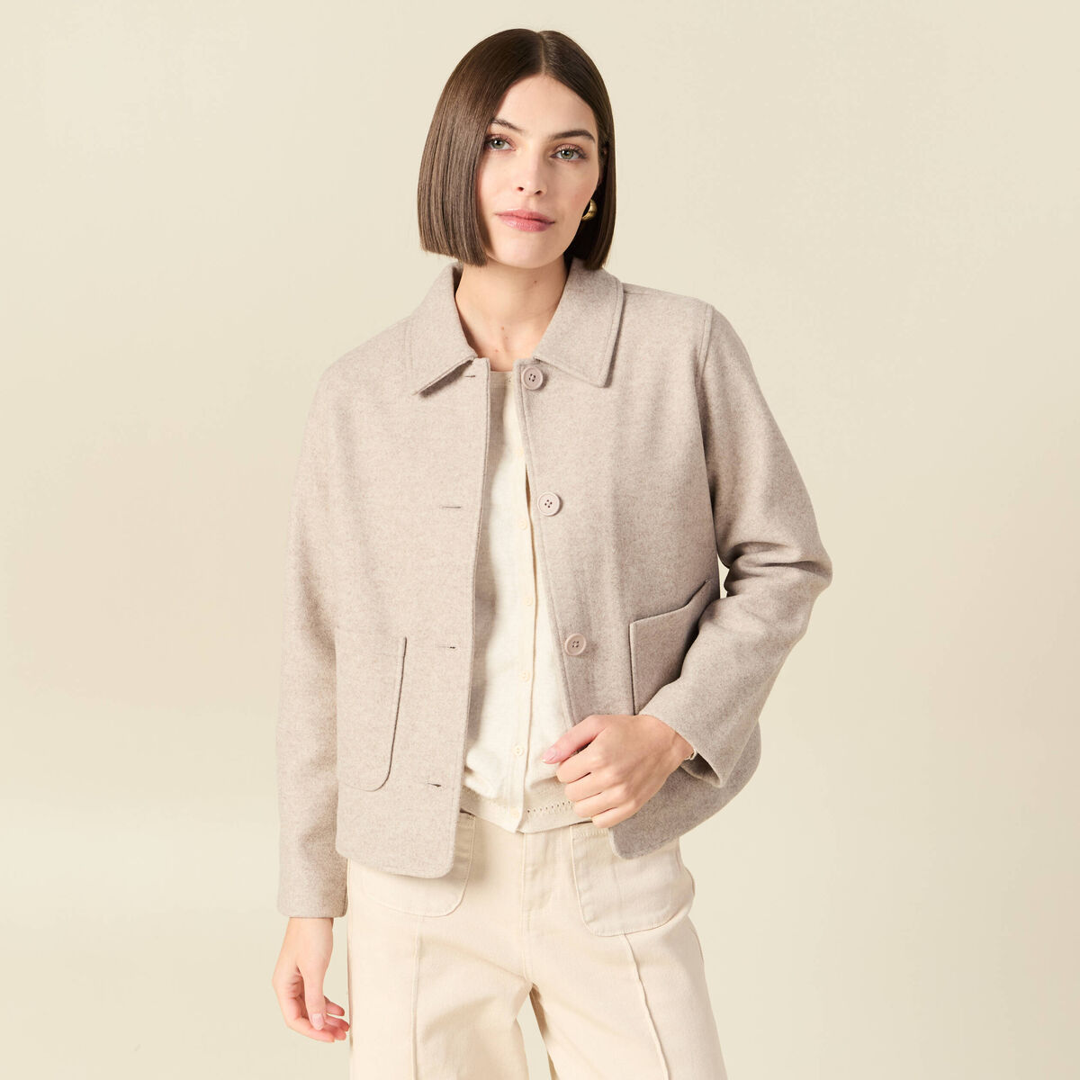 Cardigan droit court col classique creme femme