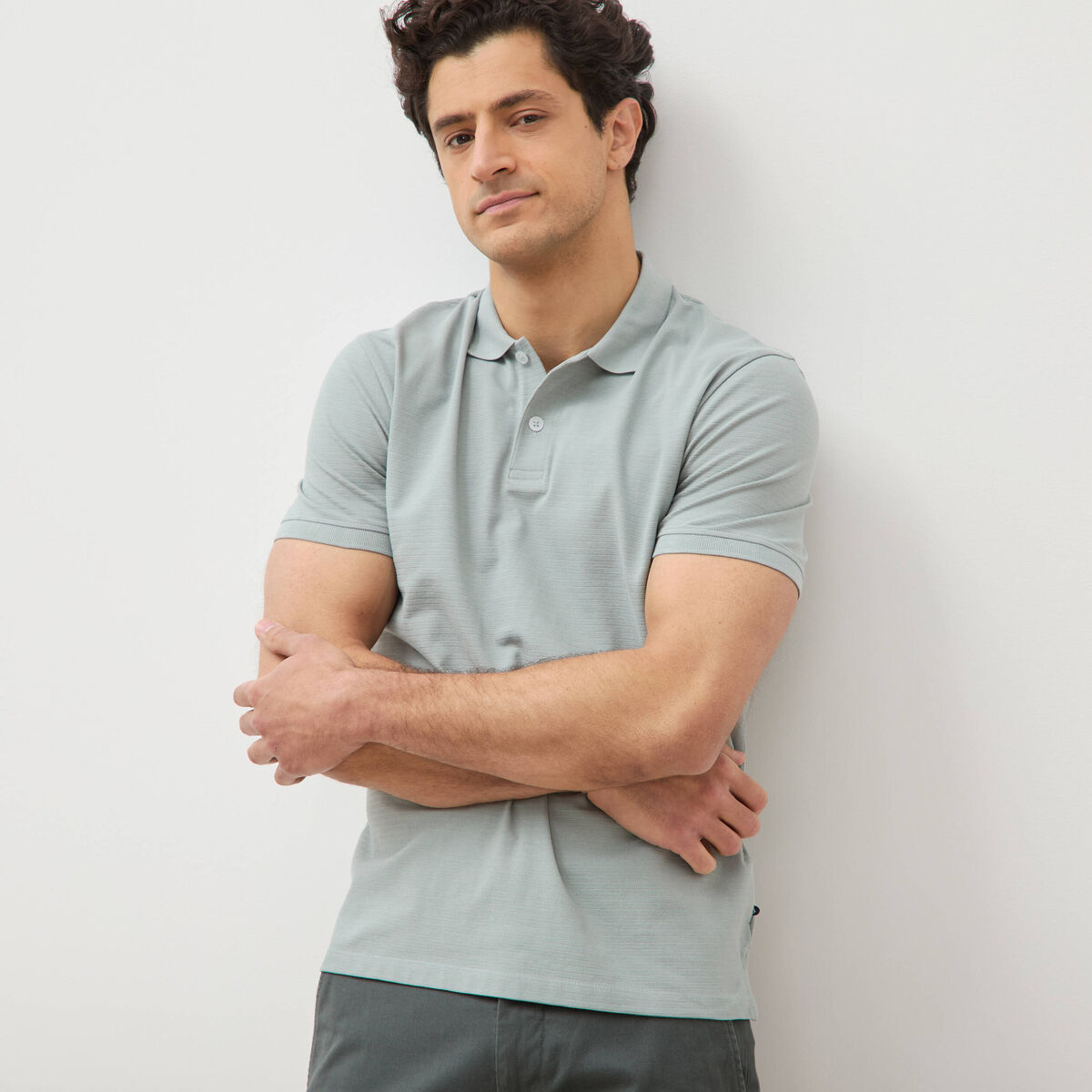 Polo cintr&eacute; en coton manches courtes vert clair homme