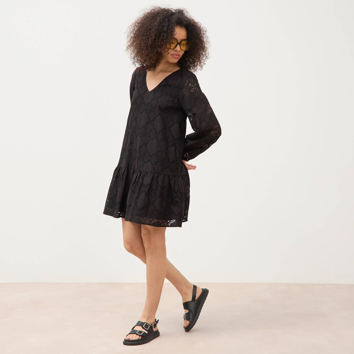 Robe dentelle manches longues doubl&eacute;e noir femme
