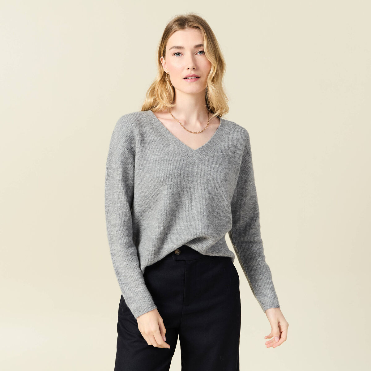 Pull manches longues col en V gris clair femme