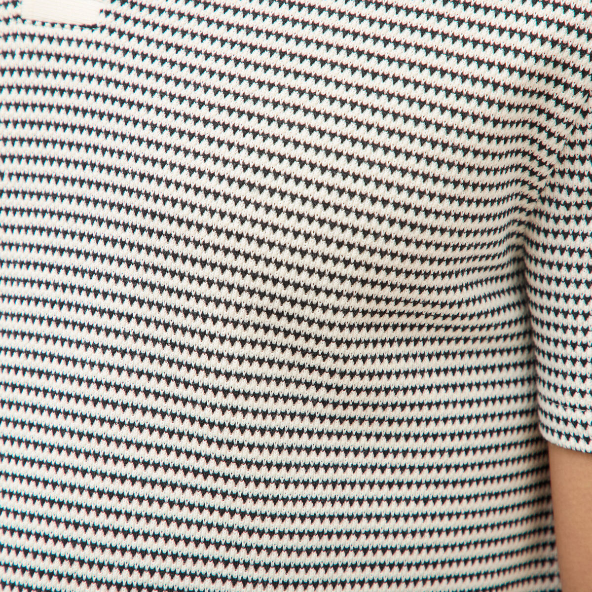 Polo cintr&eacute; manches courtes col cubain ecru homme
