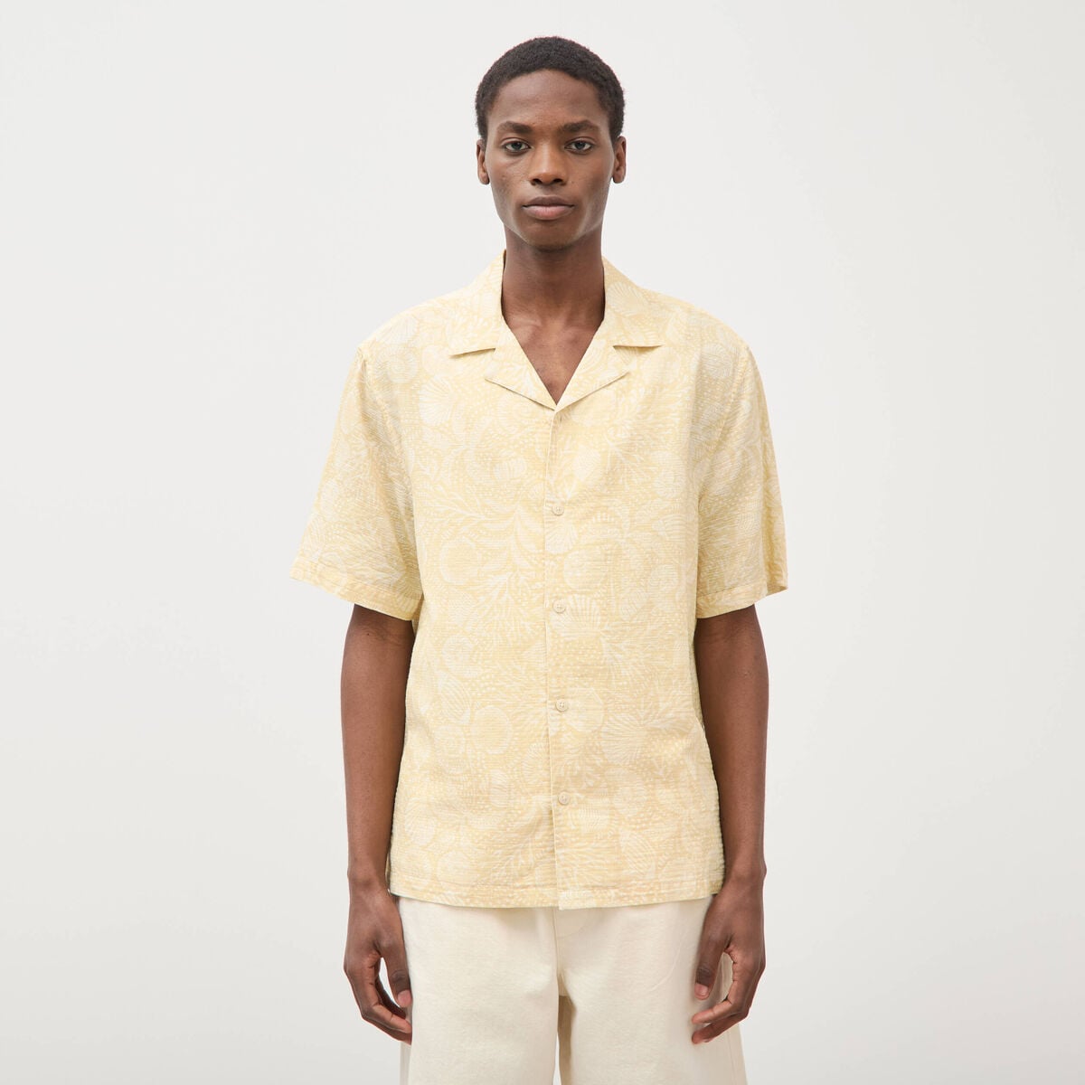 Chemise print&eacute;e manches courtes jaune paille homme