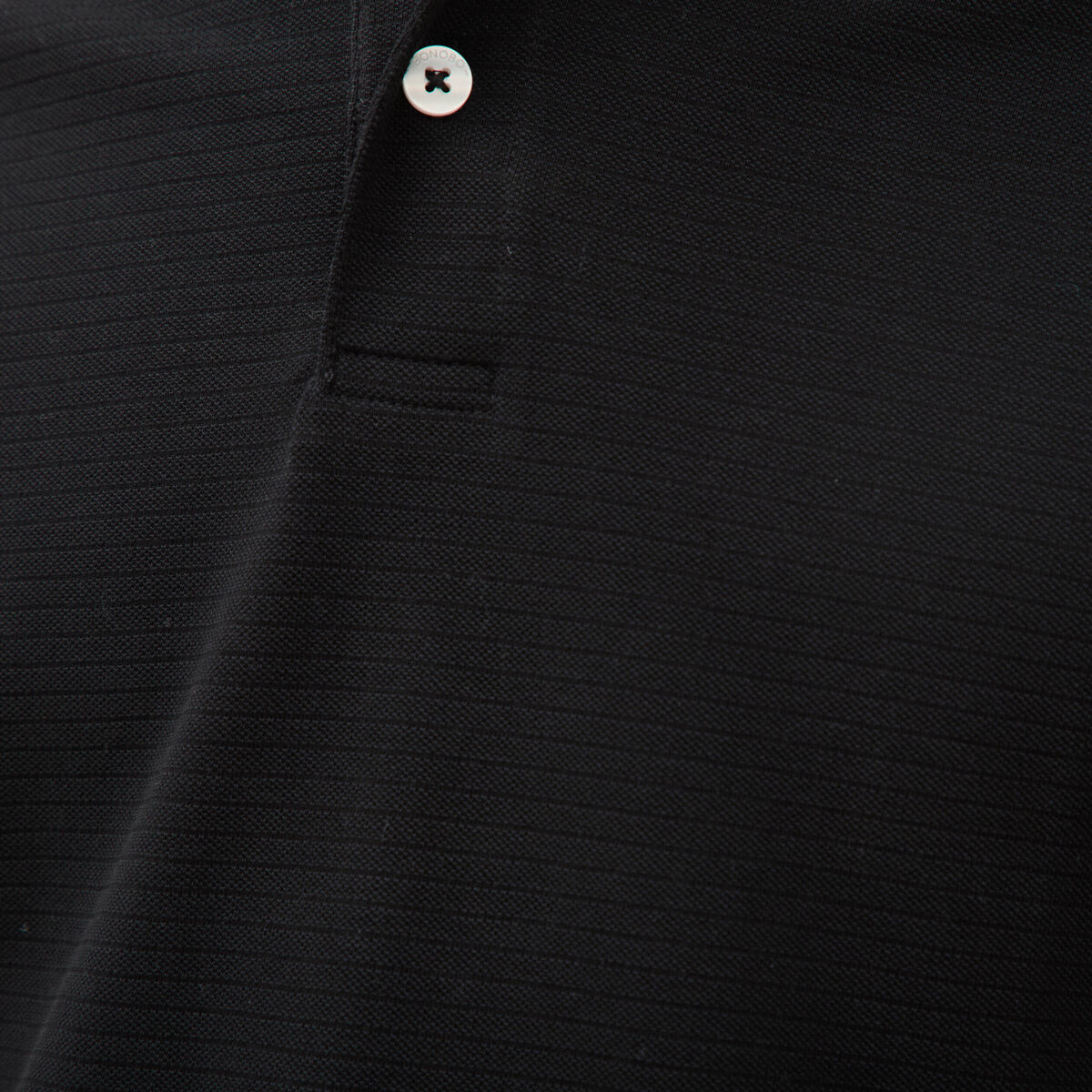 Polo cintr&eacute; en coton manches courtes noir homme