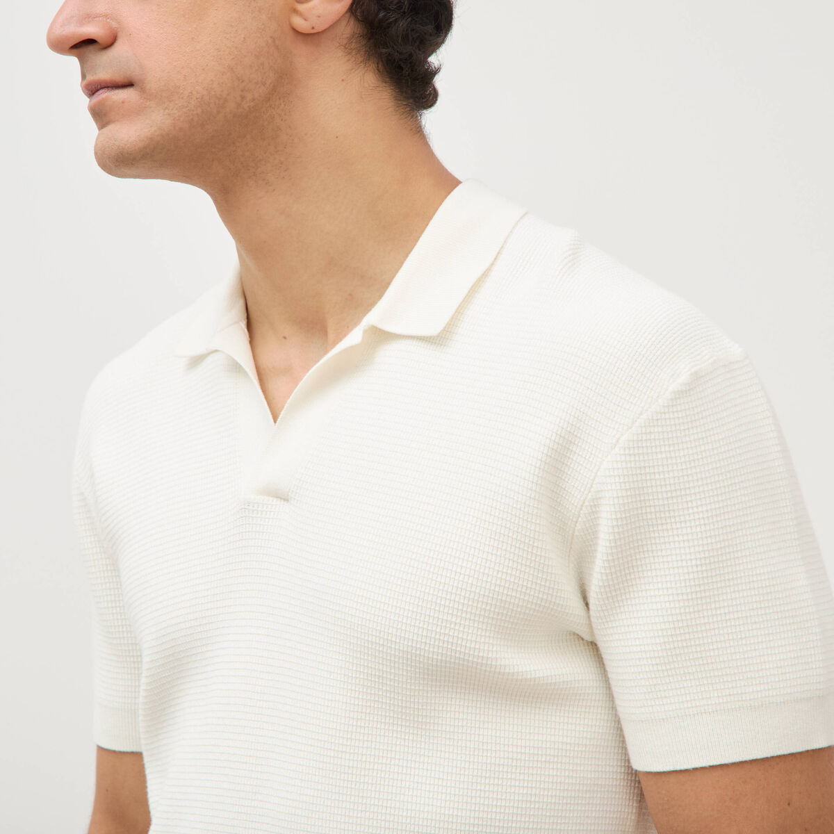 Polo cintr&eacute; manches courtes ecru homme