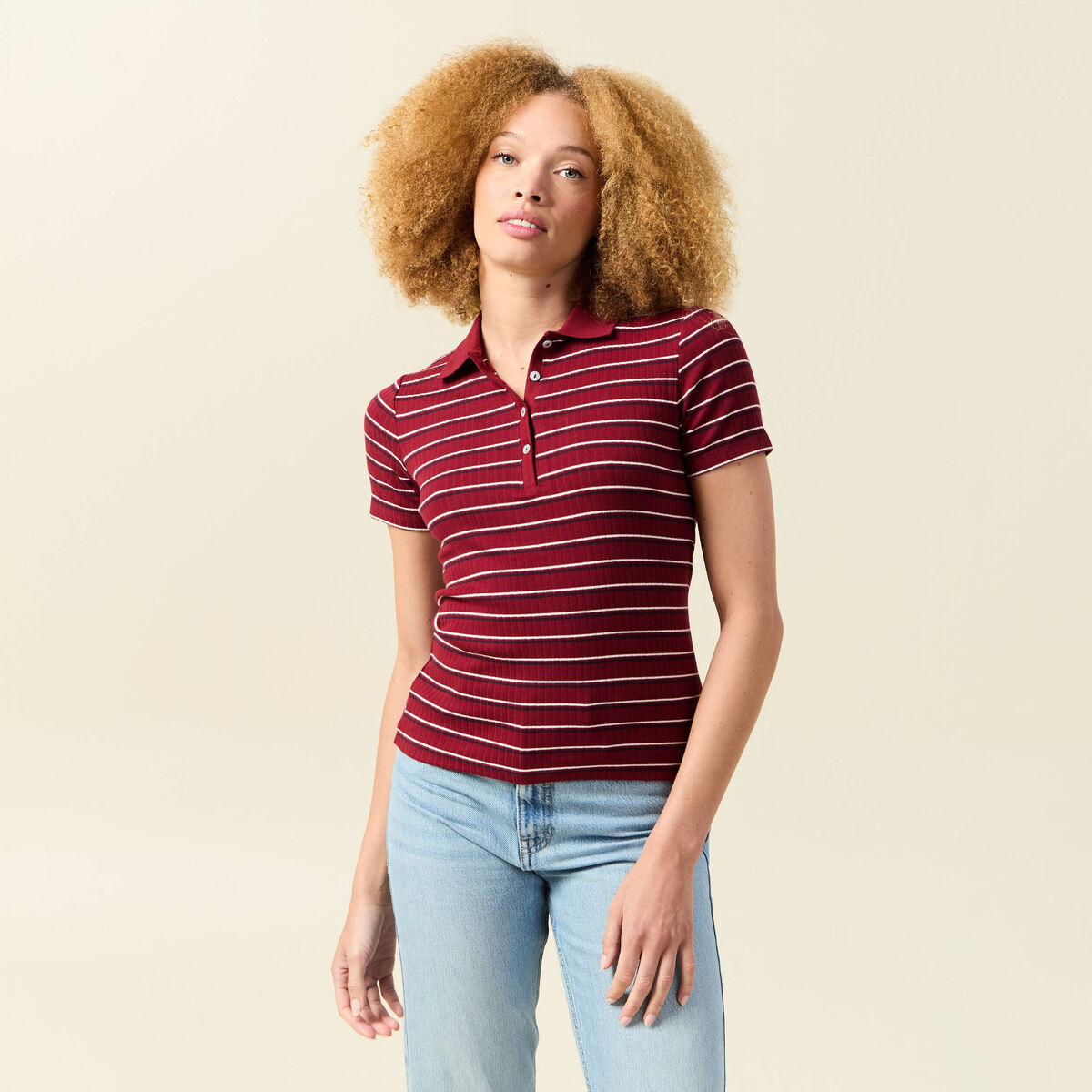 T-shirt cintr&eacute; manches courtes rouge cerise femme