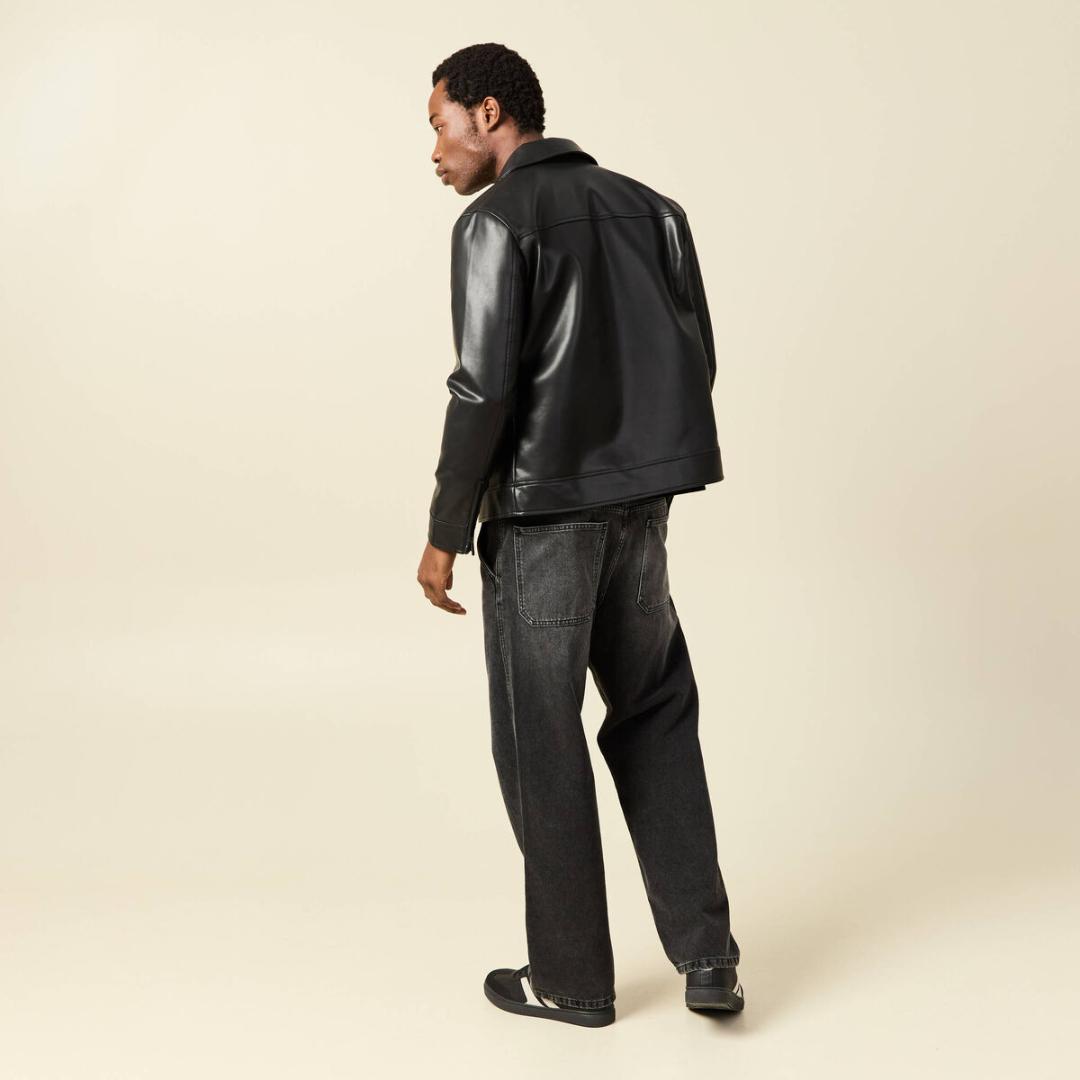 Blouson droit court manches longues noir homme