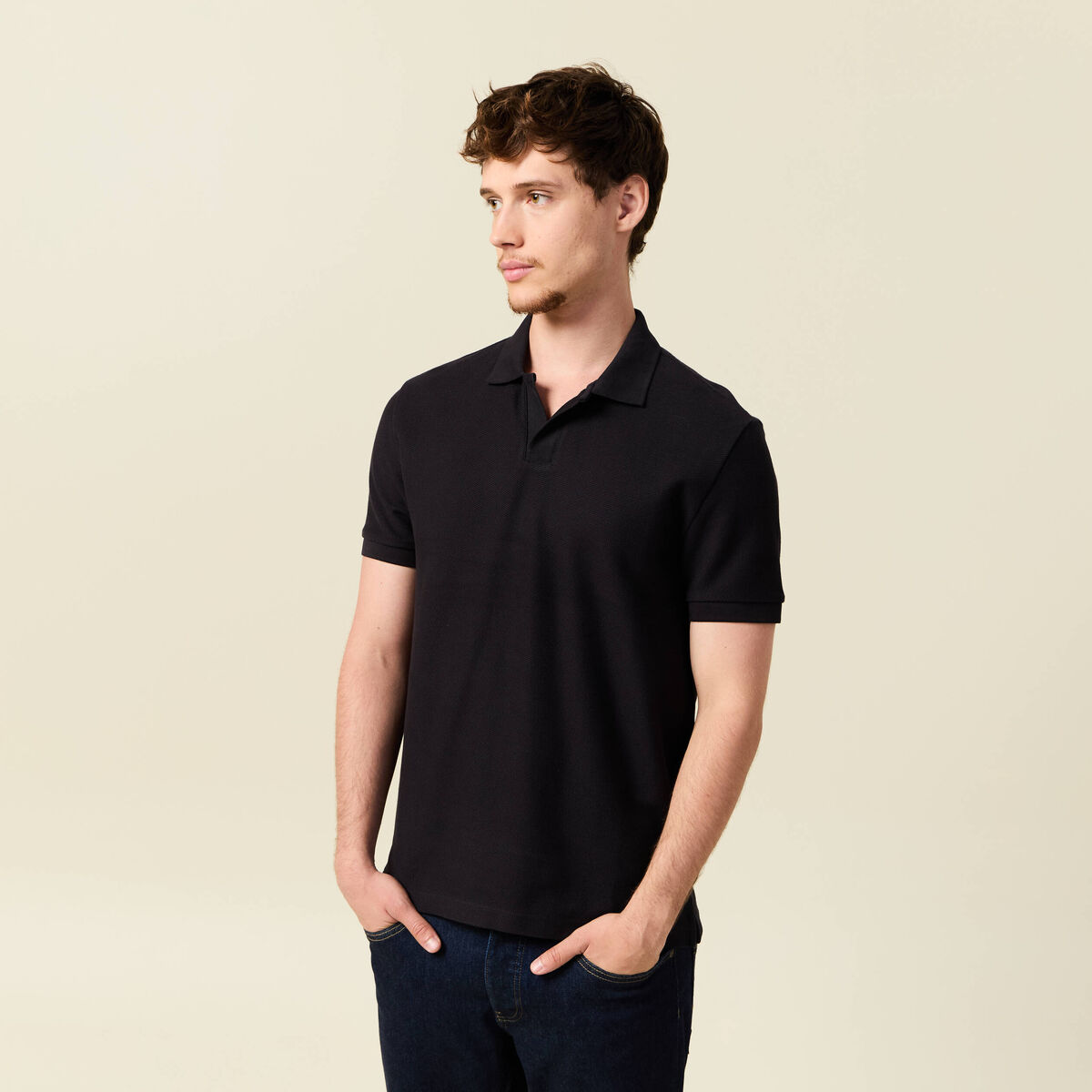 Polo cintré manches courtes en coton noir homme