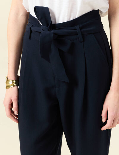 Pantalon carotte ceinturé bleu marine femme