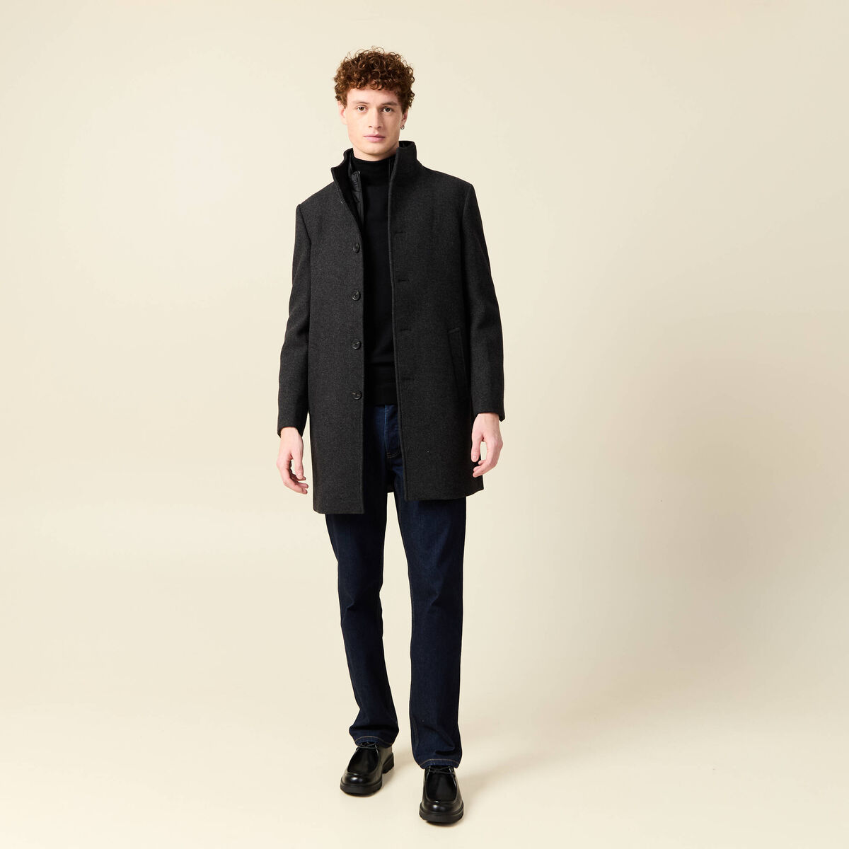 Manteau droit long col montant noir homme