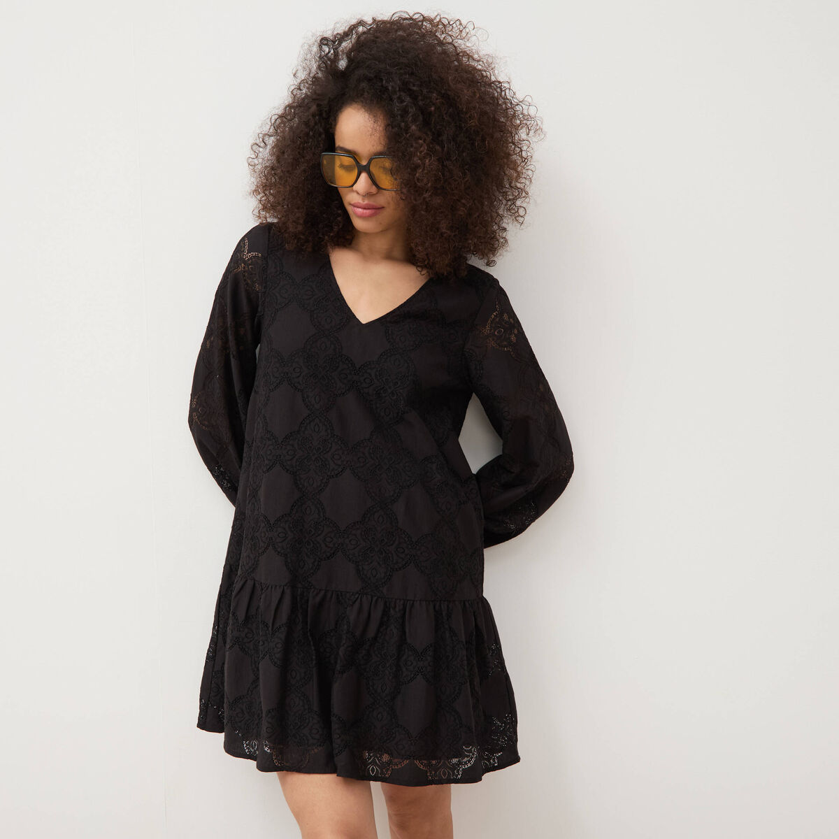 Robe dentelle manches longues doubl&eacute;e noir femme