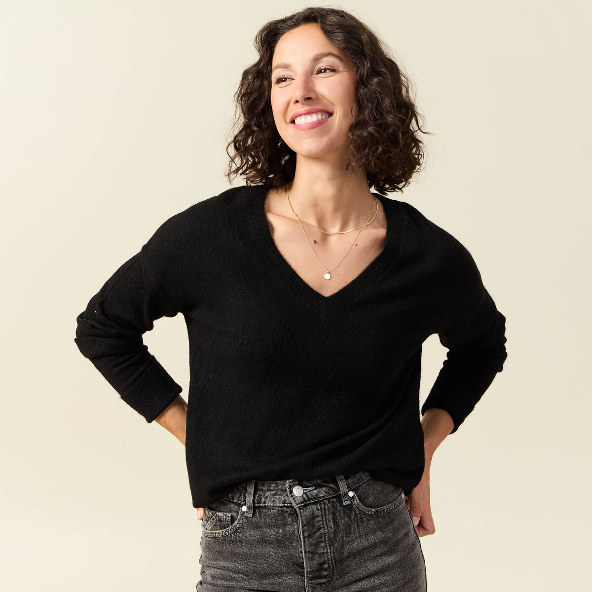 Pull manches longues col en V noir femme