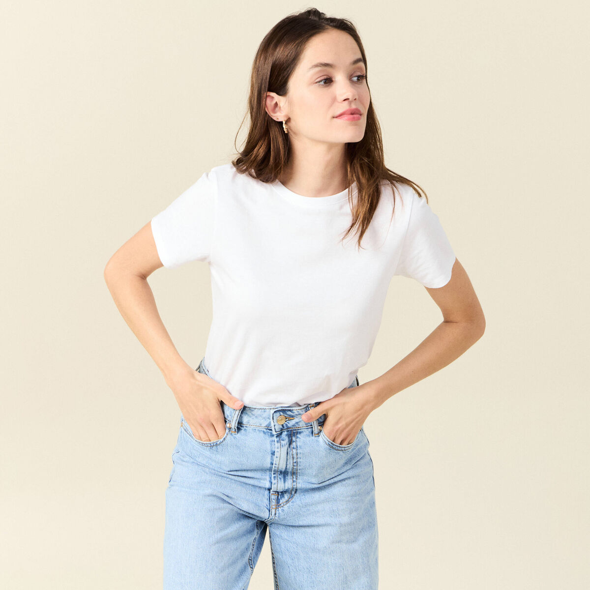 T-shirt cintr&eacute; col rond manches courtes blanc femme