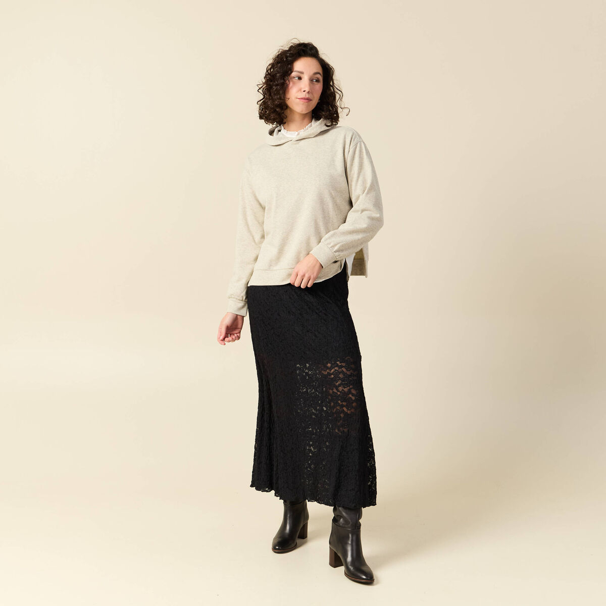 Sweat &agrave; capuche manches longues brillant gris femme