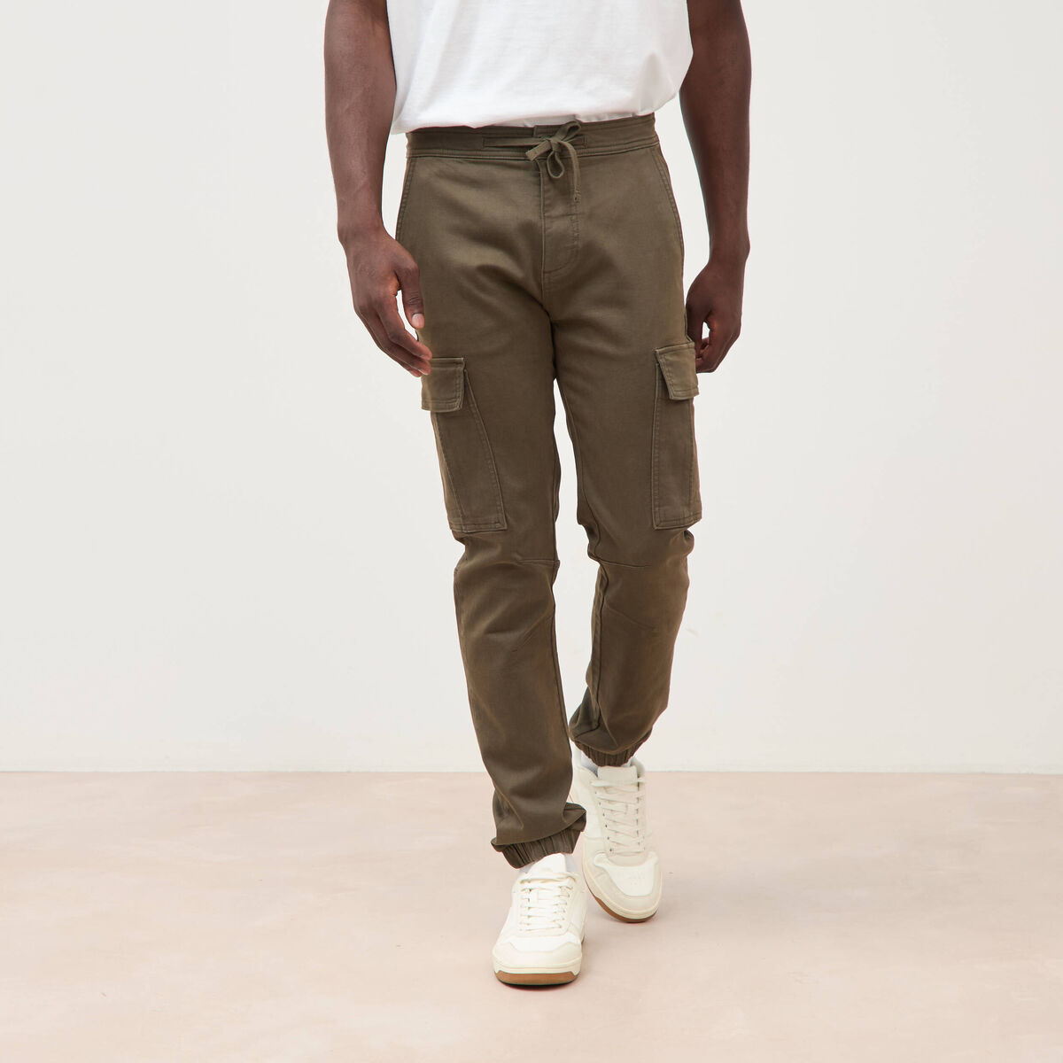 Pantalon battle bas resserr&eacute; vert kaki homme