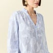Chemise en coton col V manches longues bleu gris femme
