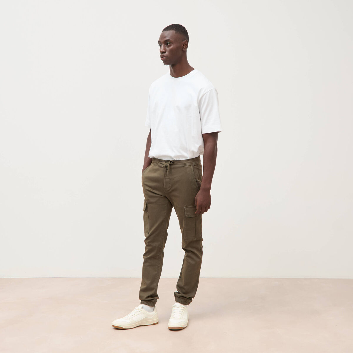 Pantalon battle bas resserr&eacute; vert kaki homme