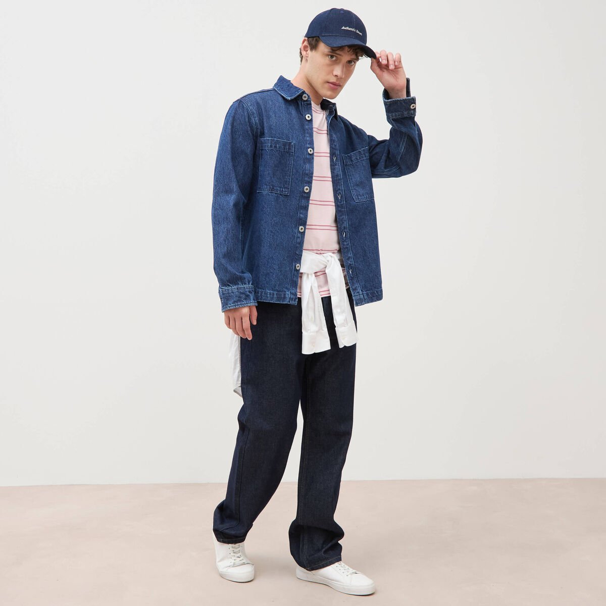 T-shirt ample ray&eacute; avec broderie rose clair homme