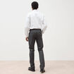 Pantalon chino avec ceinture gris fonc&eacute; homme