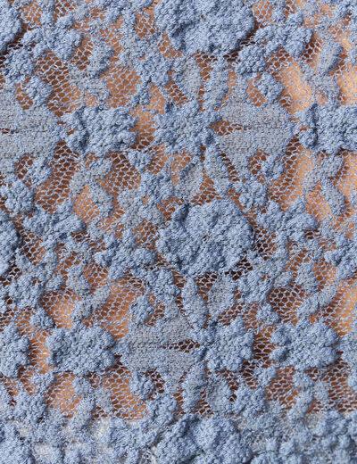 T-shirt cintr&eacute; col rond dentelle bleu gris femme