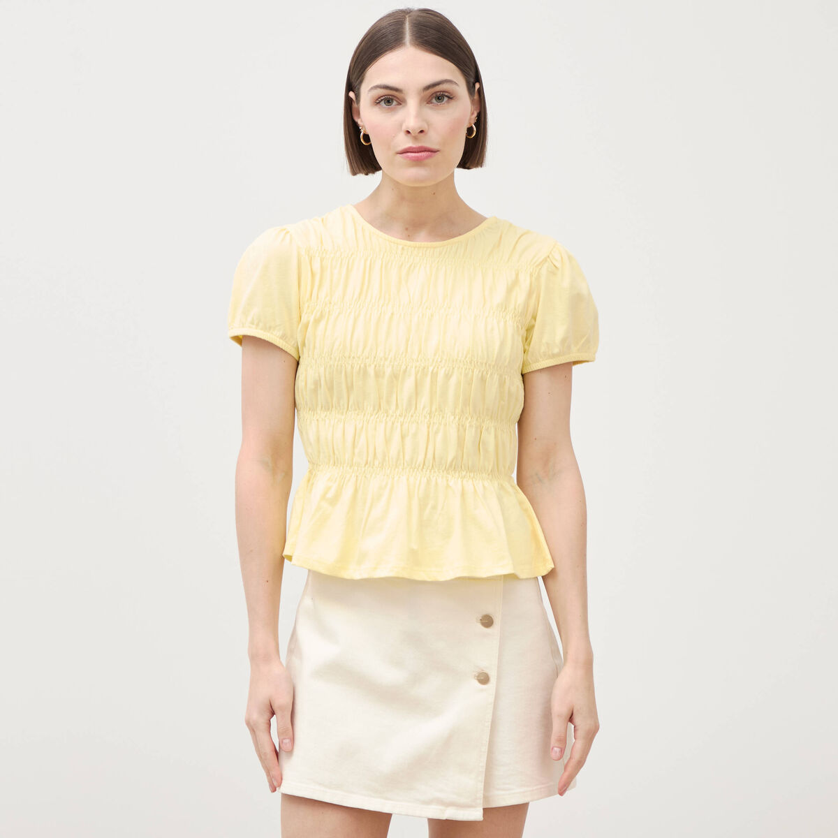 T-shirt fronc&eacute; col rond manches courtes jaune pastel femme