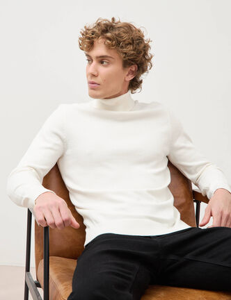 Pull fin col montant manches longues ecru homme