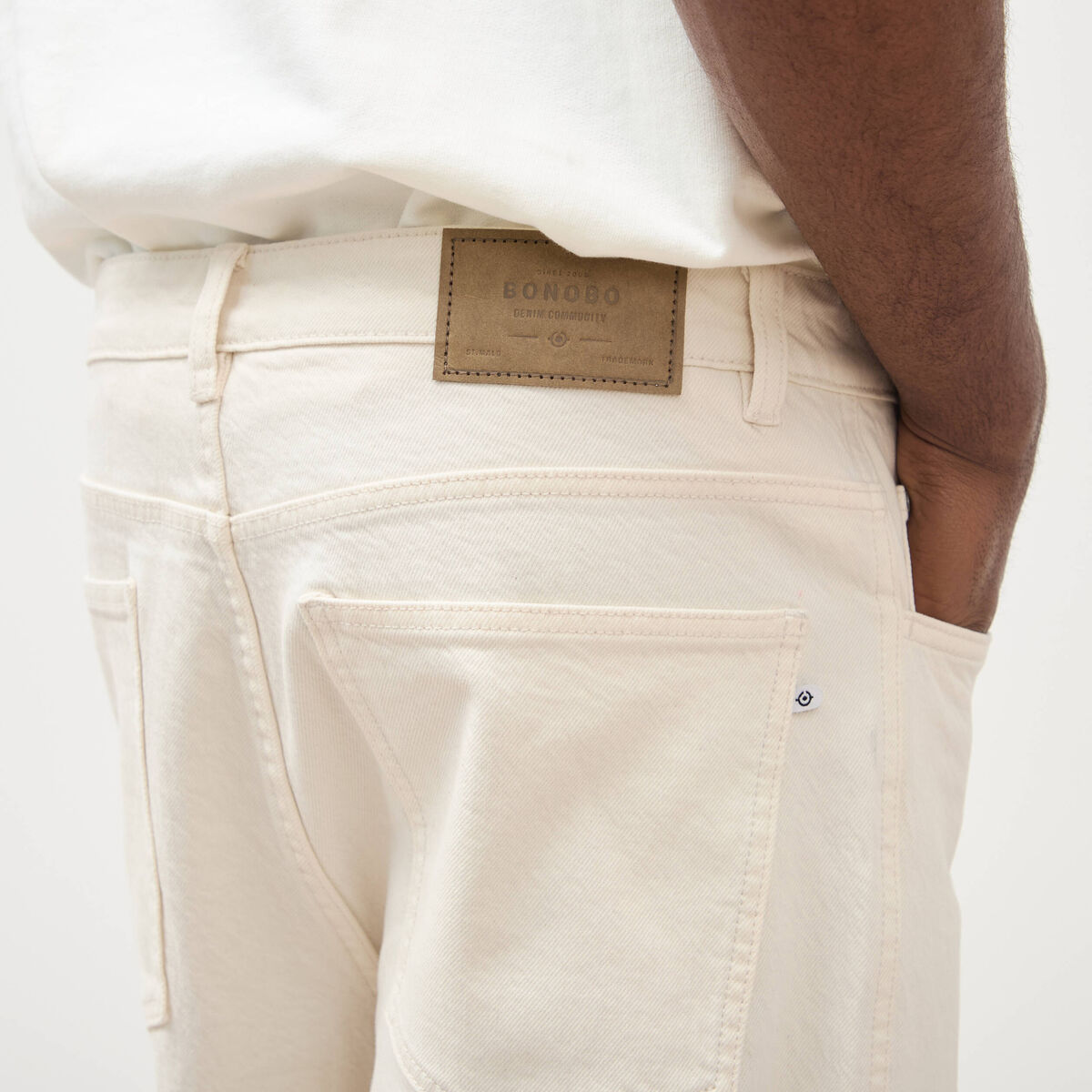 Jeans large 5 poches longueur 32 ecru homme