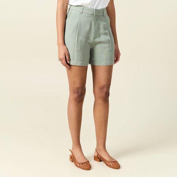 short droit avec pinces vert kaki femme Short droit avec pinces vert kaki femme