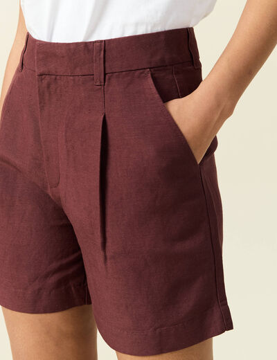 Short droit avec pinces bordeaux femme
