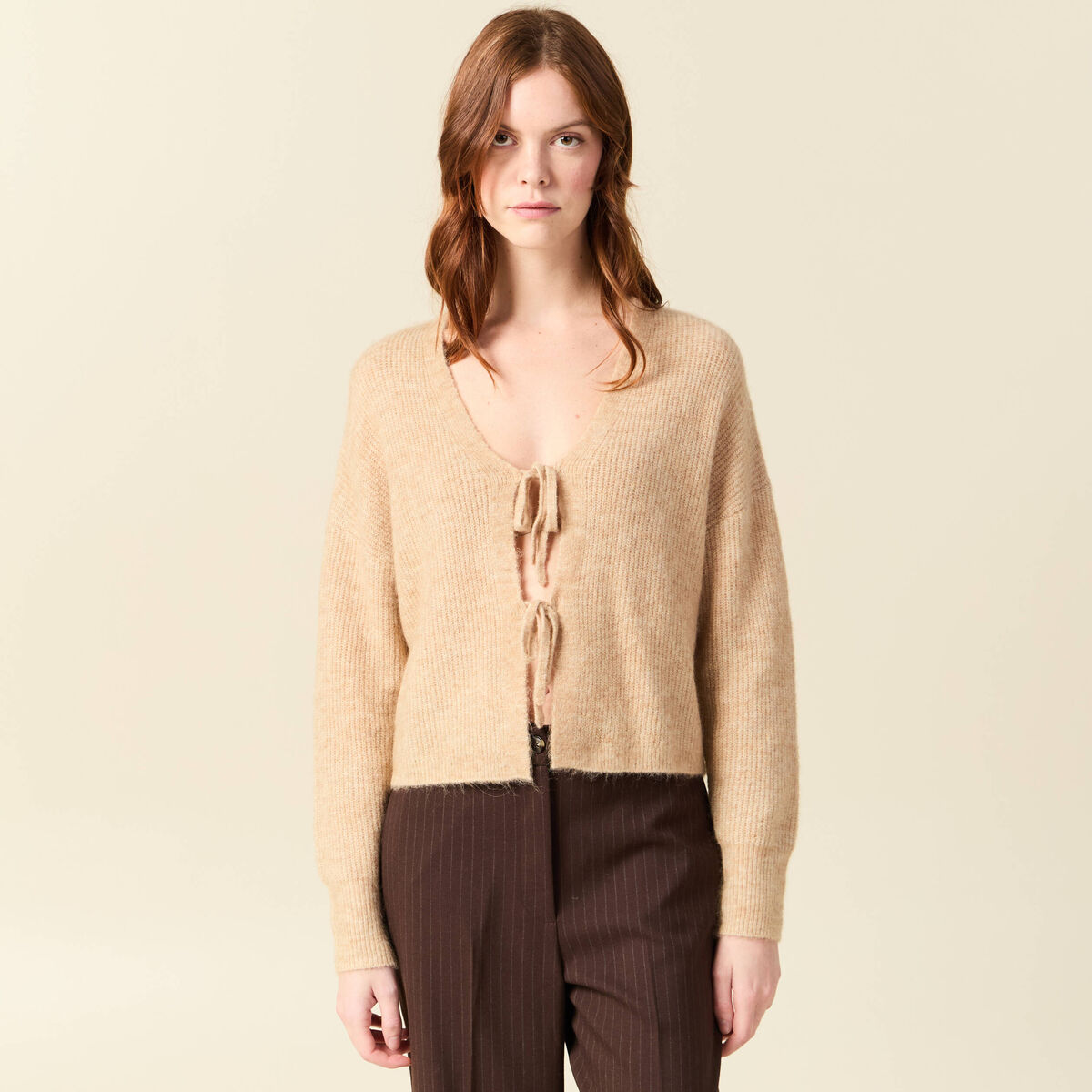 Gilet col V manches longues n&oelig;uds beige femme