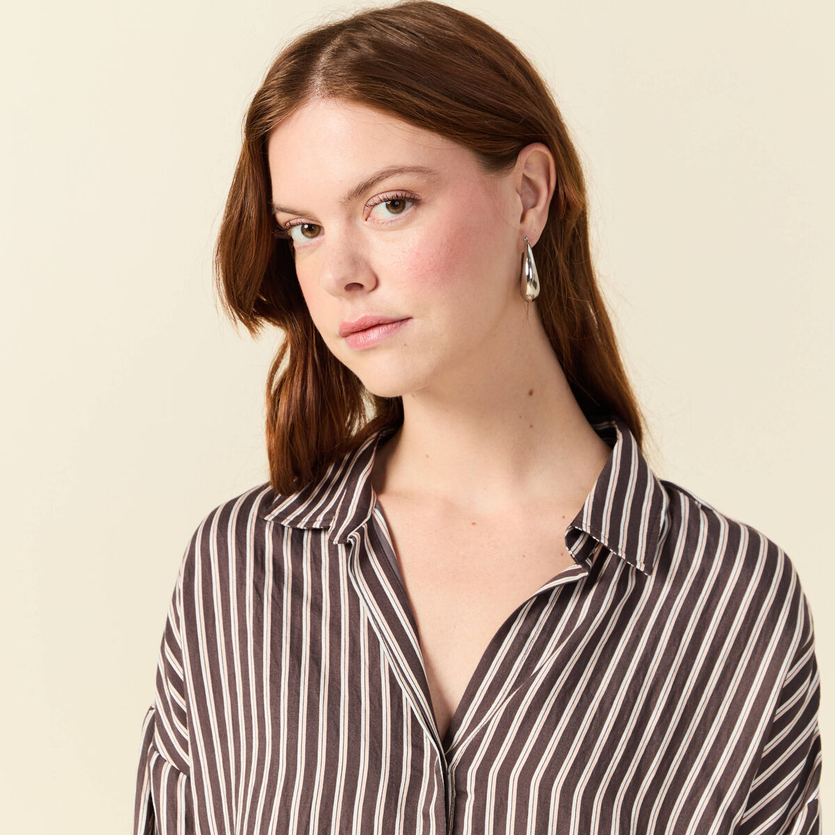 Chemise boyfriend courte manches longues marron fonc&eacute; femme