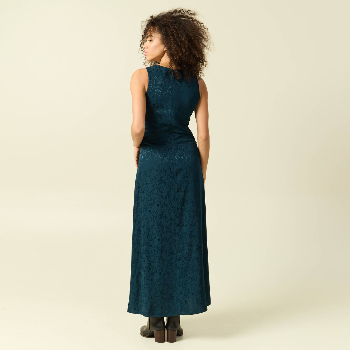 Robe sans manches bleu fonc&eacute; femme