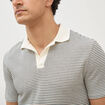 Polo cintr&eacute; manches courtes col cubain ecru homme