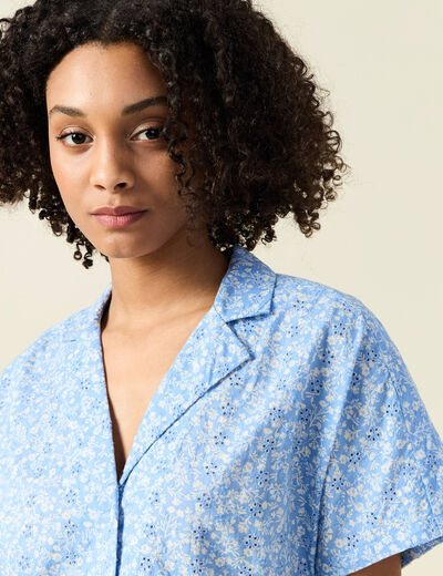 Chemise manches courtes brodée bleu clair femme