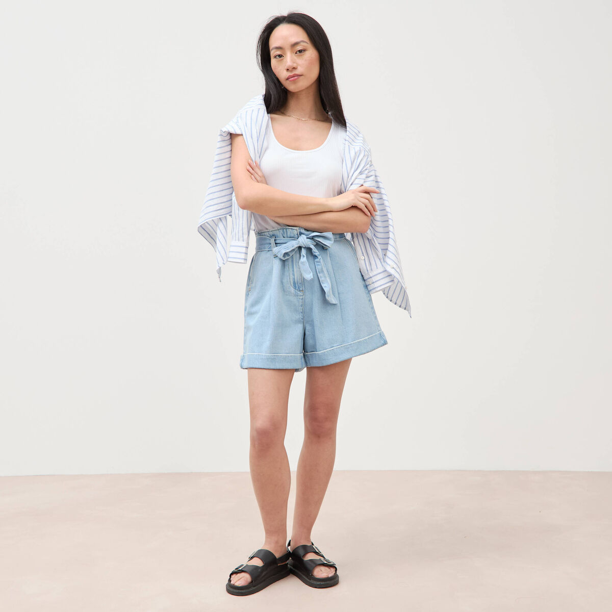 Short taille haute en jeans denim bleach femme