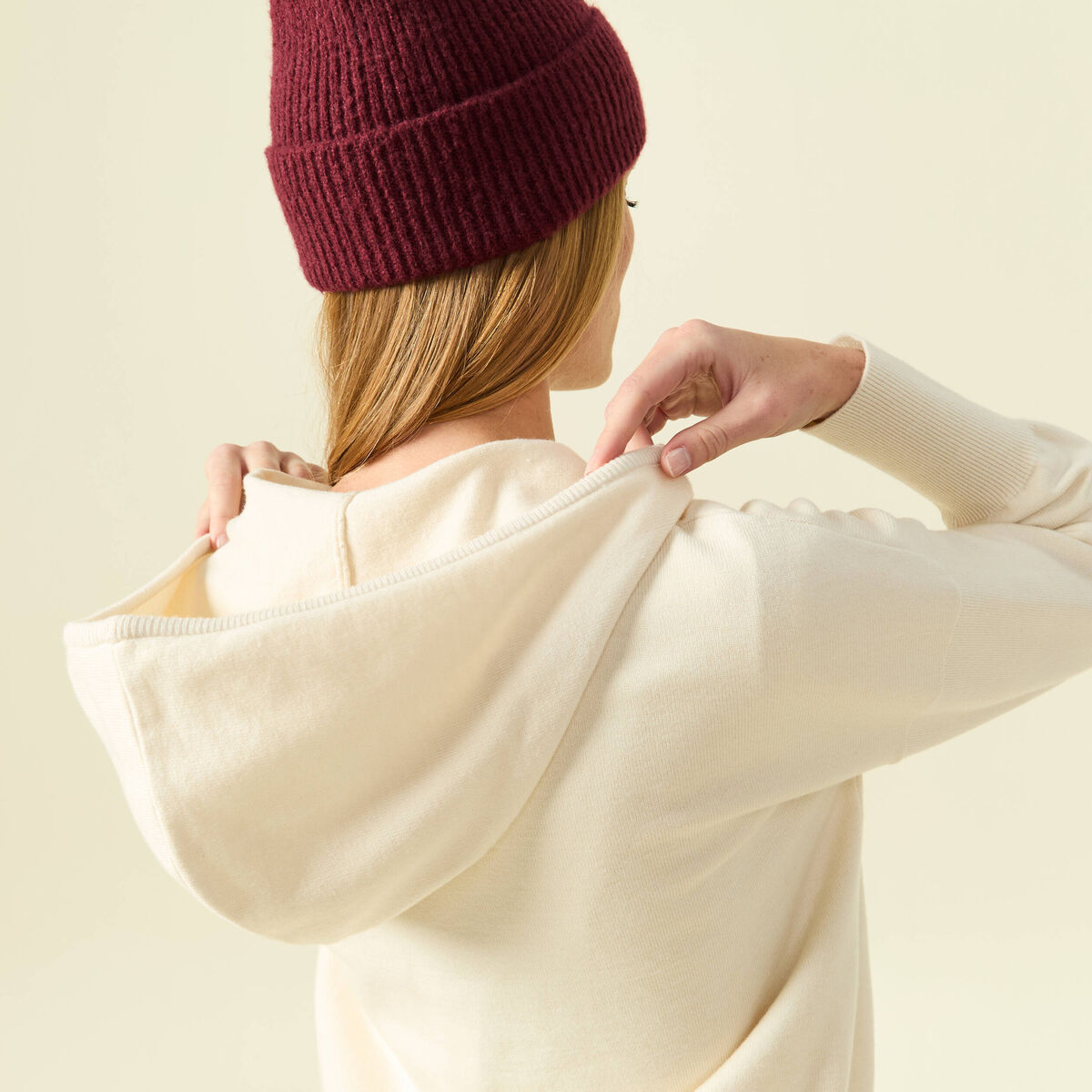 Sweat &agrave; capuche manches longues creme femme