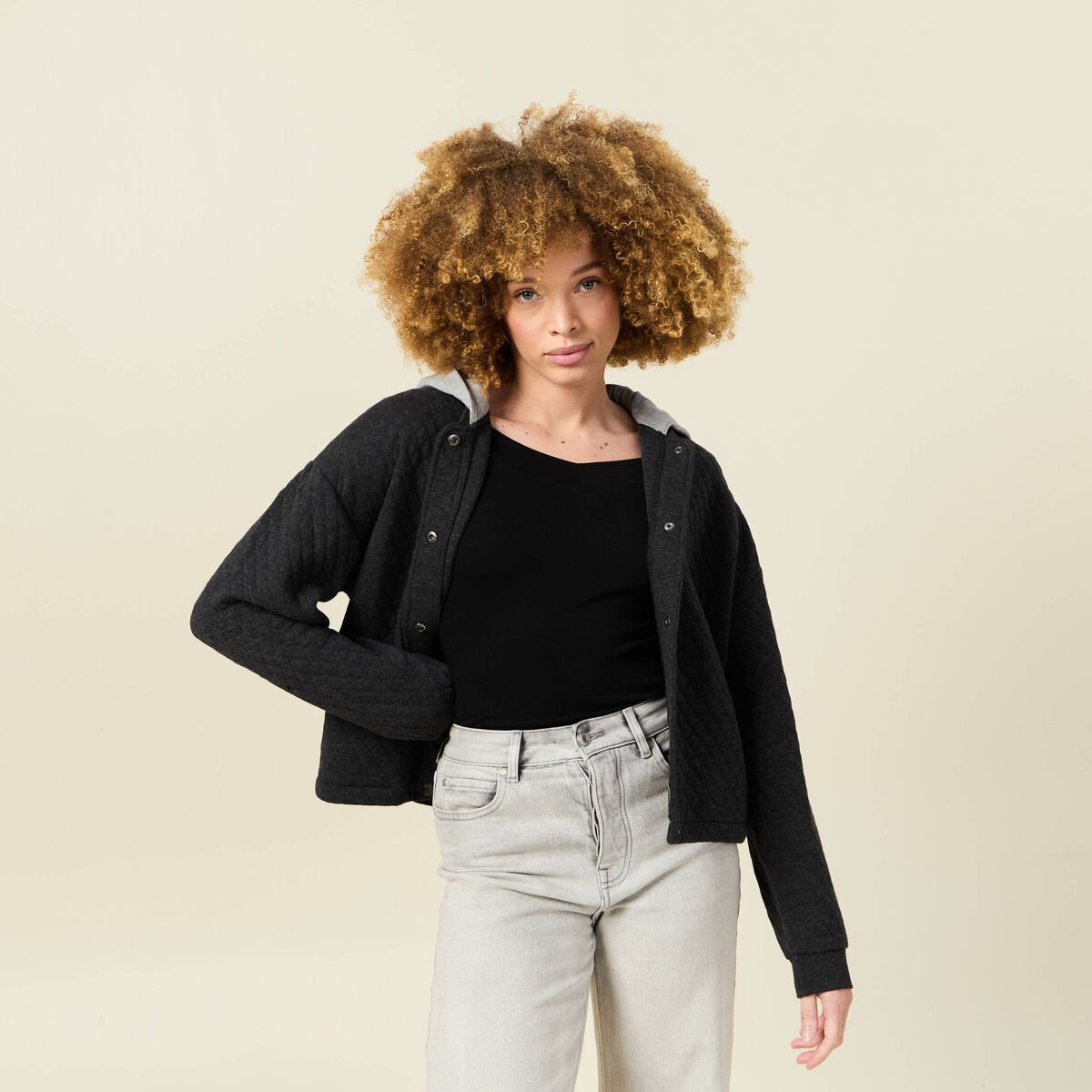 Gilet à capuche noir femme