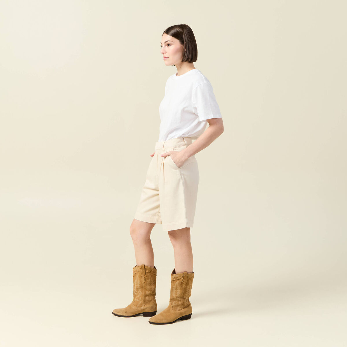 Bermuda droit pinces en jean ecru femme