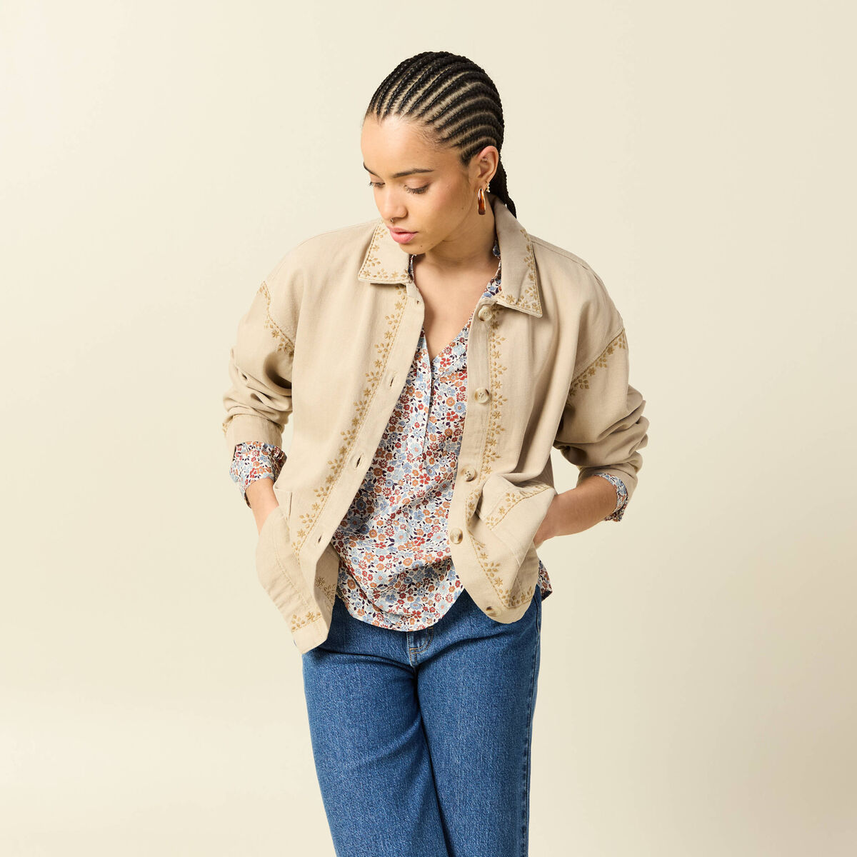 Blouson boutonn&eacute; brod&eacute; beige femme