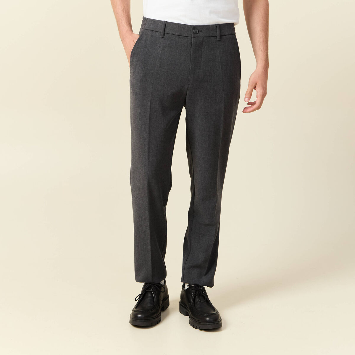 Pantalon droit longueur 32 gris fonc&eacute; homme