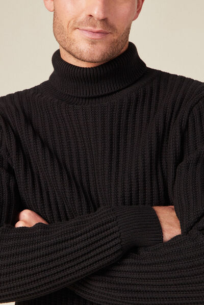 Pull manches longues col roulé noir homme