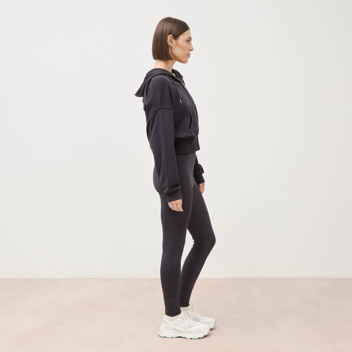Sweat zipp&eacute; &agrave; capuche gris fonc&eacute; femme
